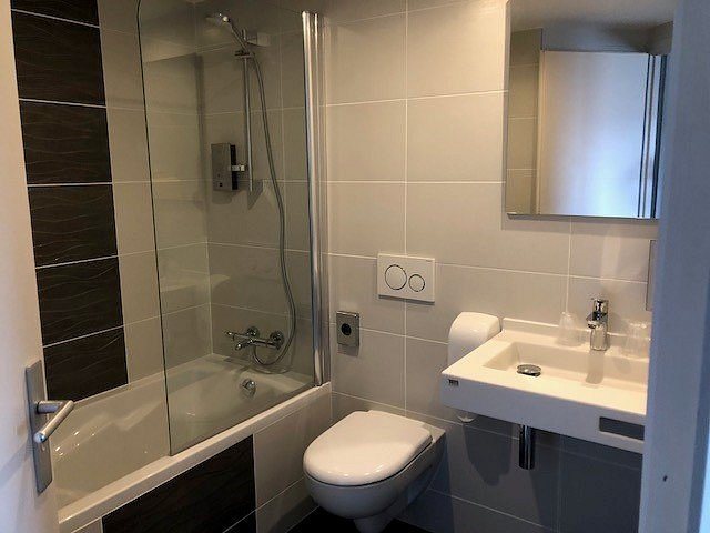 Logis Hotel l Escargotiere — Bathroom