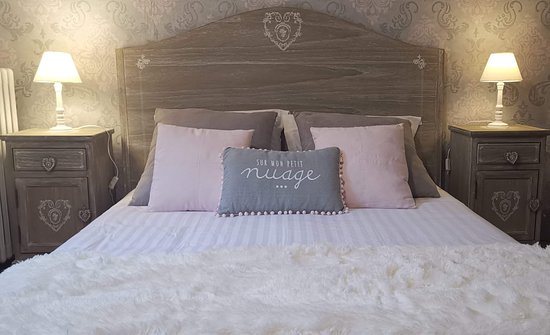 Logis Hotel la Tourelle du Beffroi — Guest room