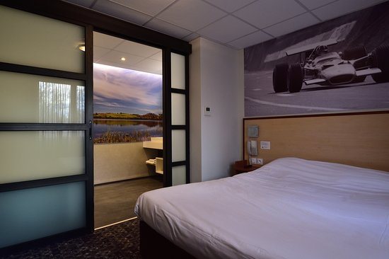 Logis hotel Le Relais des Puys — Guest room