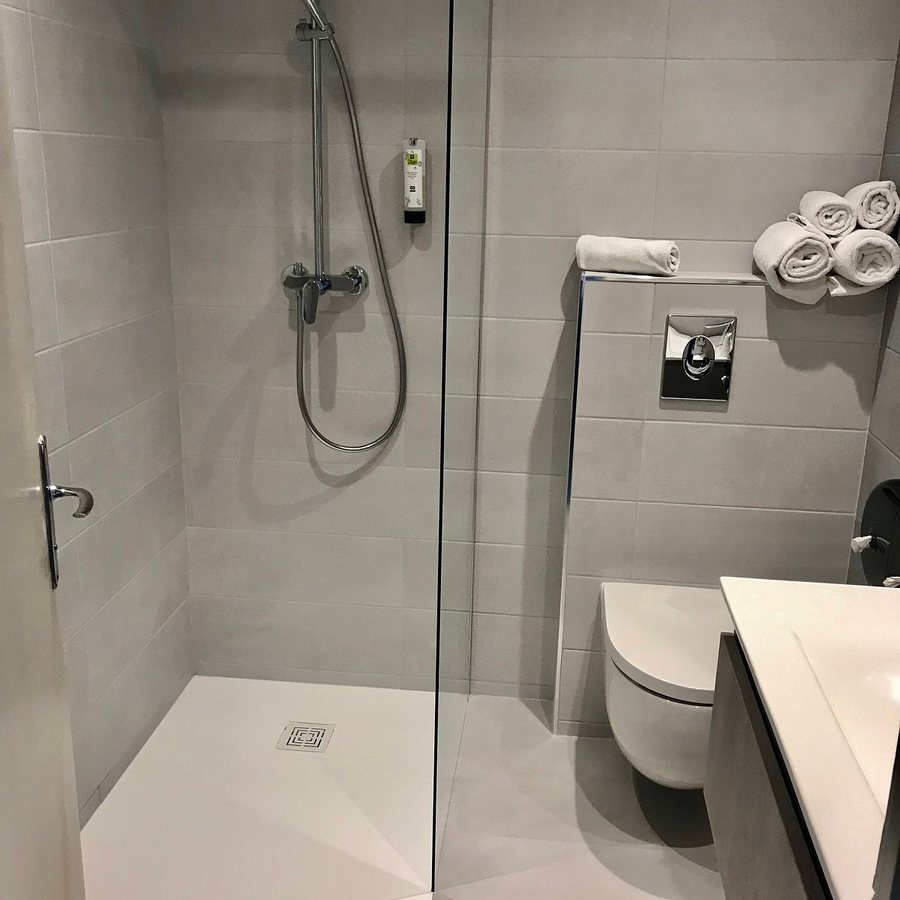 Logis Hotel Parc Adelie — Bathroom
