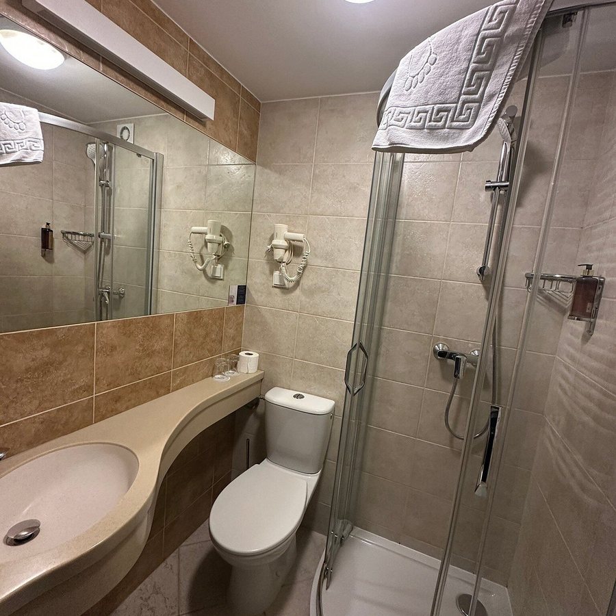 Logos Hotel — Bathroom