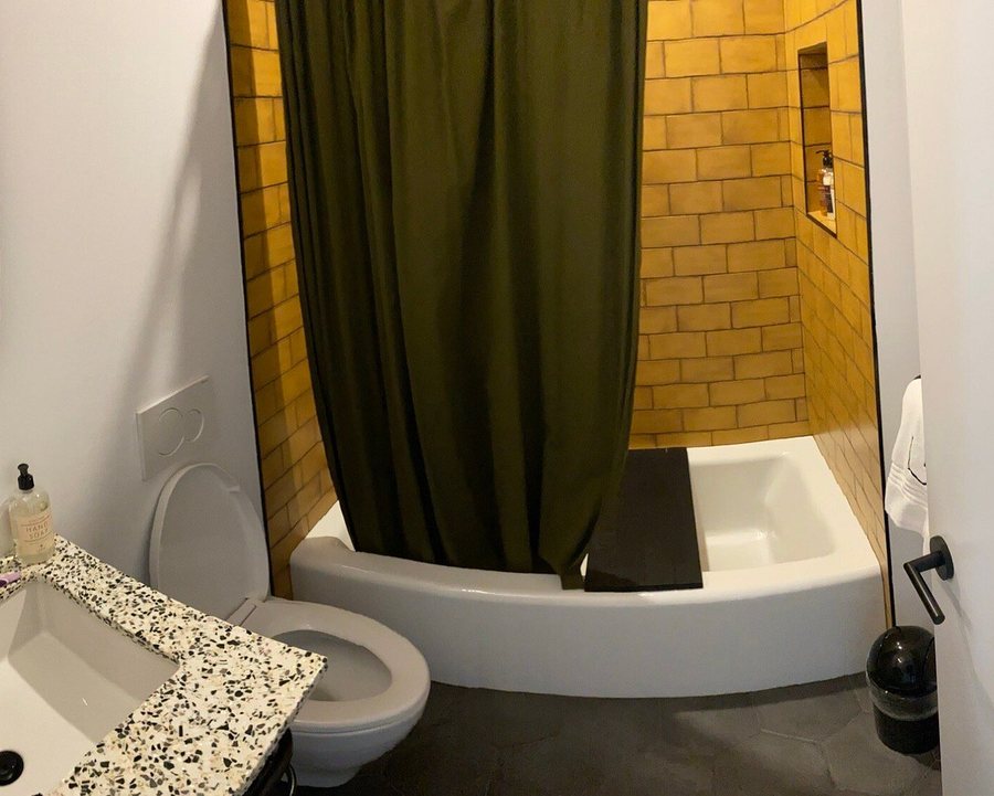 Lokal Hotel — Bathroom