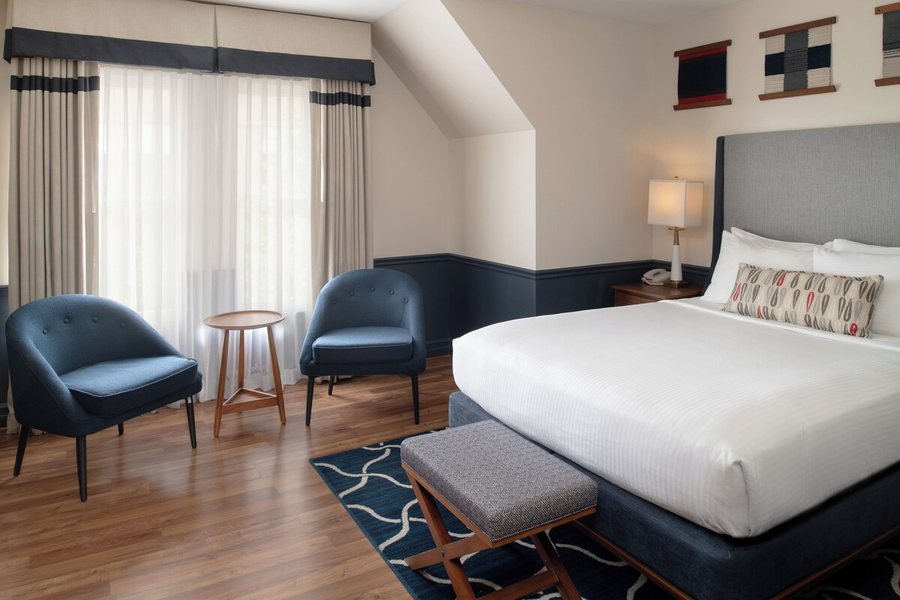 Lolo Pass — Guest room