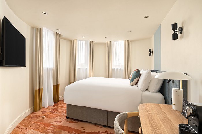 London Bloomsbury Square Hotel — Guest room