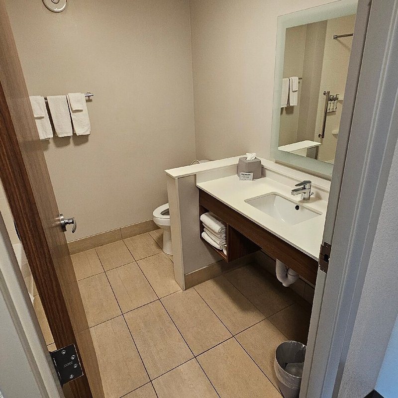 London Bridge Resort — Bathroom