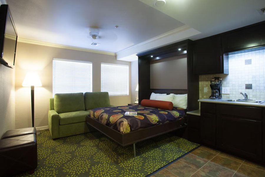 London Bridge Resort — Guest room