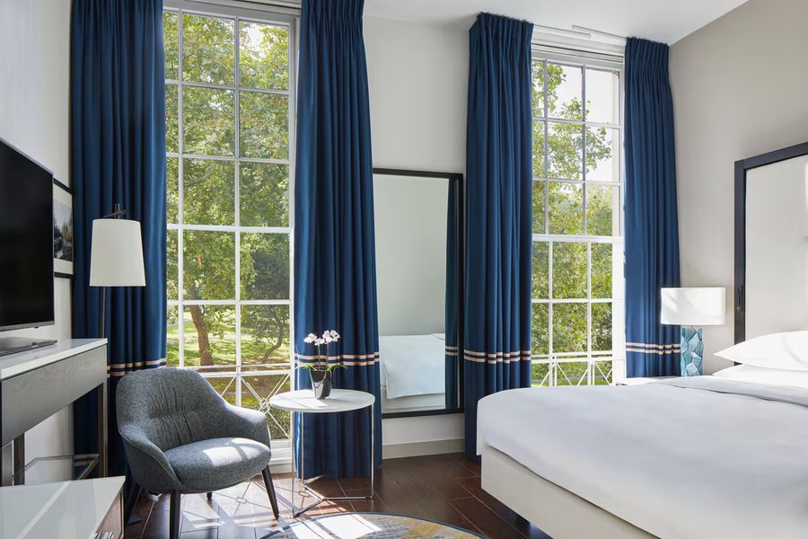 London Marriott Hotel Grosvenor Square — Guest room
