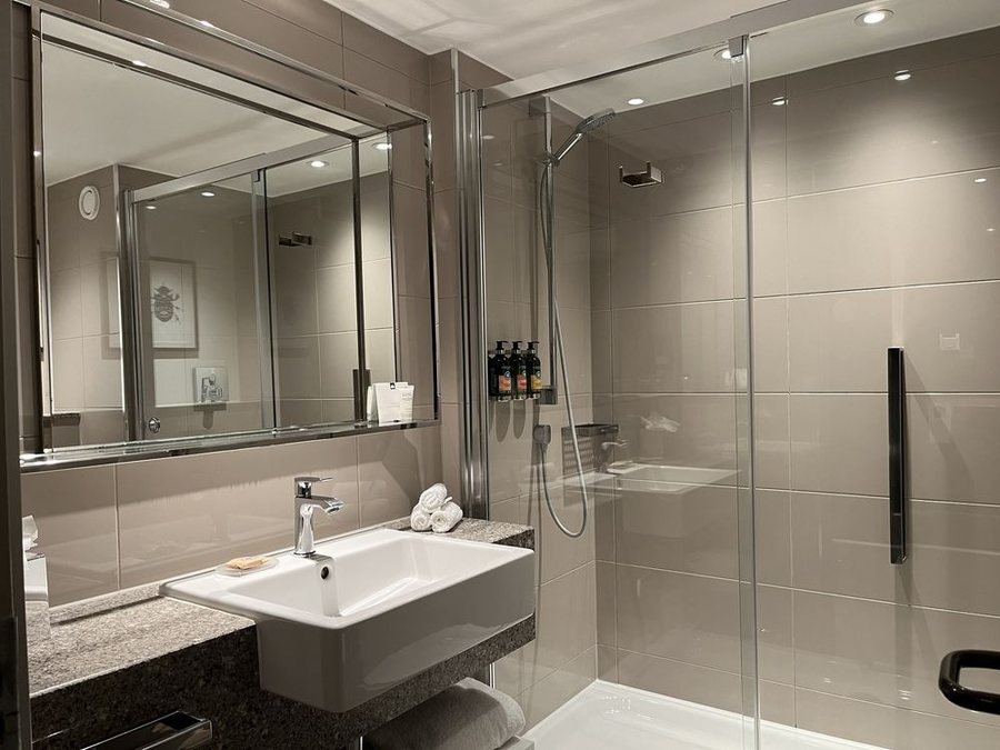 London Marriott Hotel Maida Vale London England — Bathroom