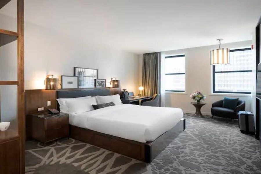 LondonHouse Chicago Curio Collection by Hilton Chicago Illinois — Guest room