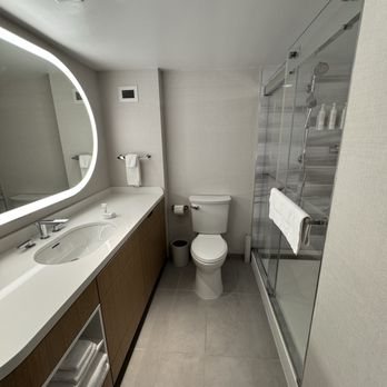 Long Beach Marriott — Bathroom