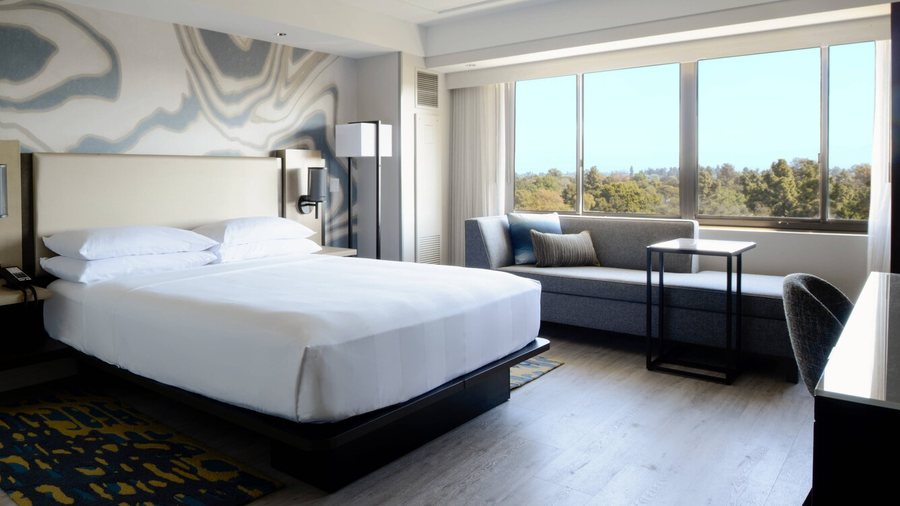 Long Beach Marriott — Guest room