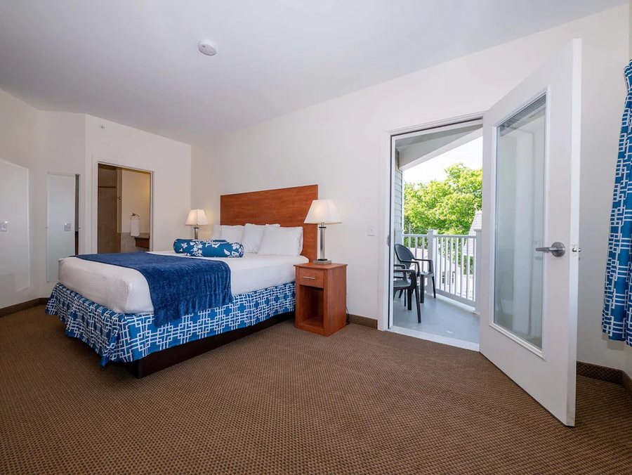 Long Beach Motor Inn — Guest room