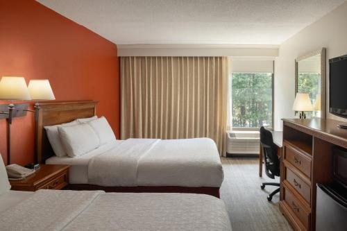 Long Creek Hotel — Guest room