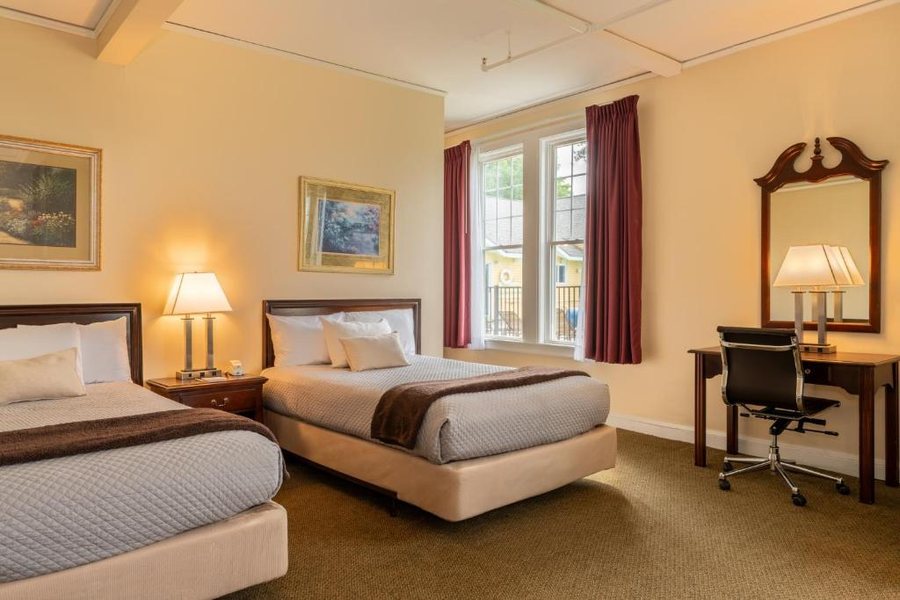 Long House Bethel Hotel — Guest room