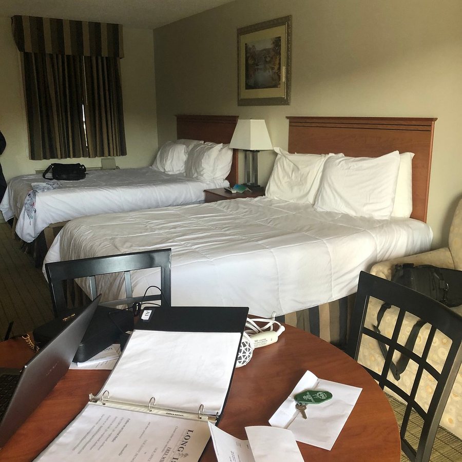 Long Island Lake Resort — Guest room