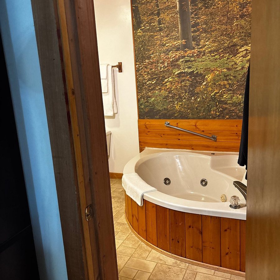 Long Mountain Lodge — Bathroom