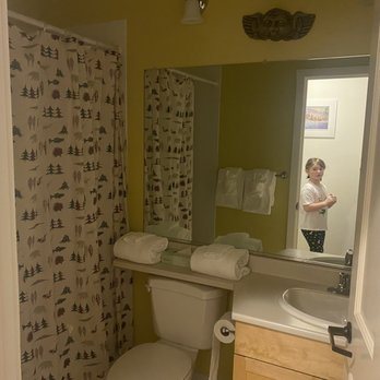 Long Trail House — Bathroom