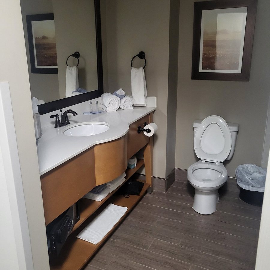 Longacre — Bathroom