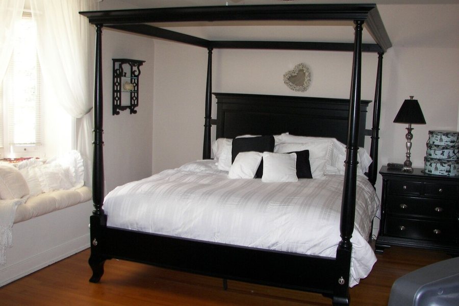 Longacre — Guest room
