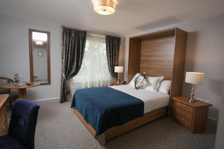 Longcourt House Hotel — Guest room