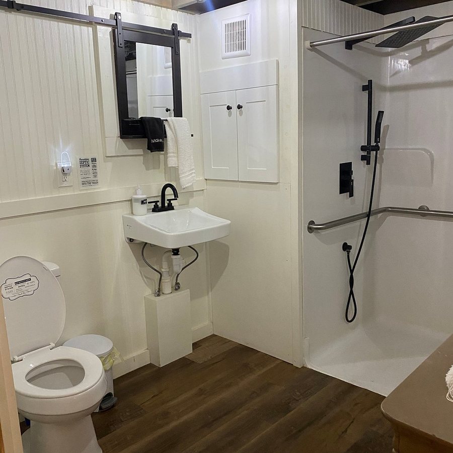 Longleaf Piney Resort — Bathroom