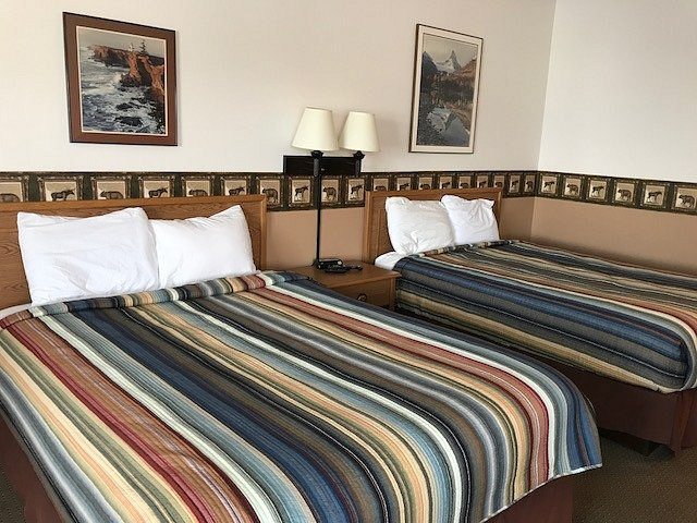 Longliner Lodge and Suites — Guest room