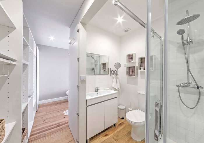 Look at Me Serviced Lofts Studios — Bathroom