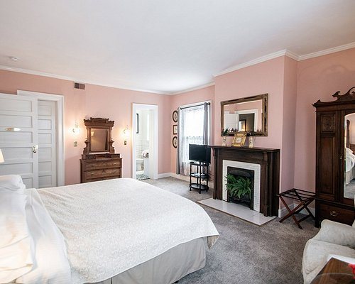 Looking Glass Inn — Guest room
