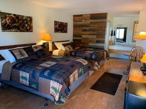 Lookout Lodge — Guest room