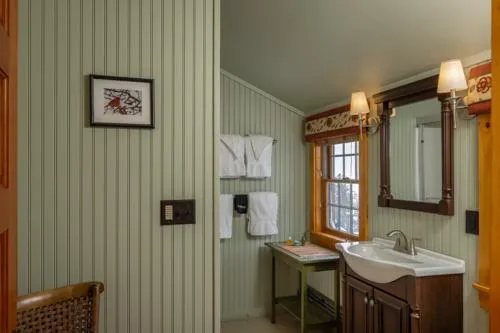 Loon Lodge Inn Restaurant — Bathroom