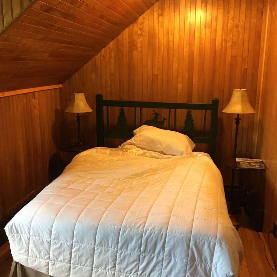 Loon Lodge Inn Restaurant — Guest room