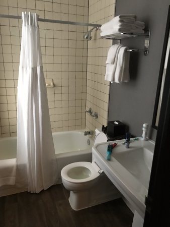 Lord Baltimore Hotel Baltimore Maryland — Bathroom
