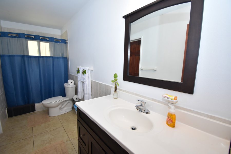 Lord Nelson Hotel Residences — Bathroom