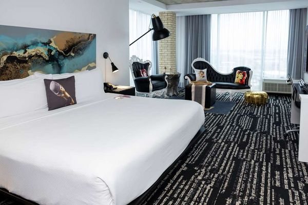 Lorenzo Hotel Dallas Tapestry Collection by Hilton Dallas Texas — Guest room