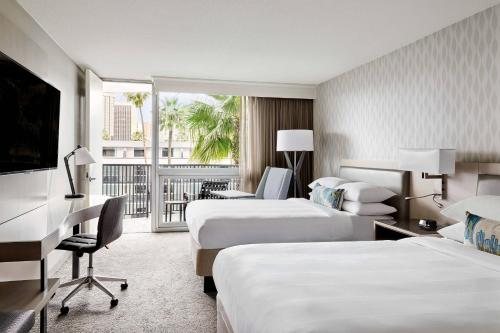 Los Angeles Airport Marriott Los Angeles California — Guest room