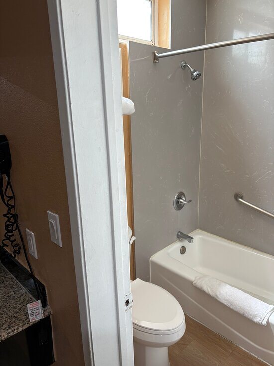 Los Angeles Roomrentals Pico Del Mar Los Angeles California — Bathroom