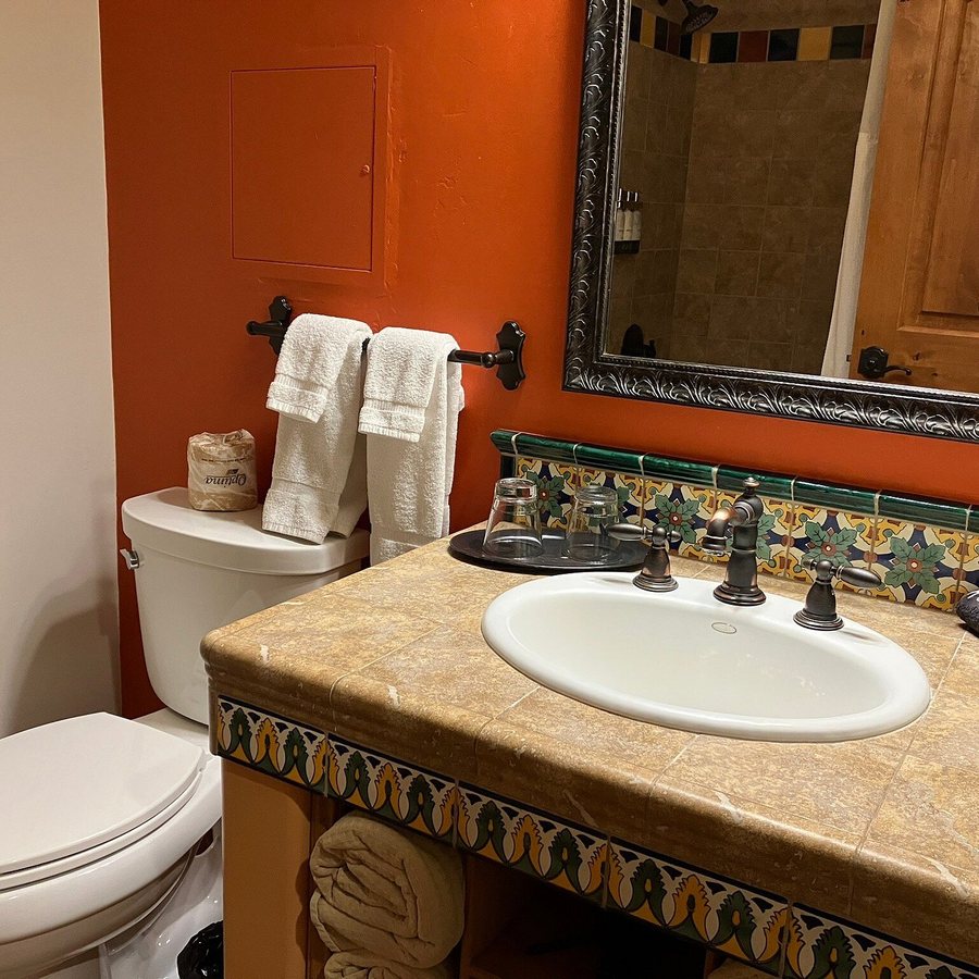 Los Arboles Hotel — Bathroom