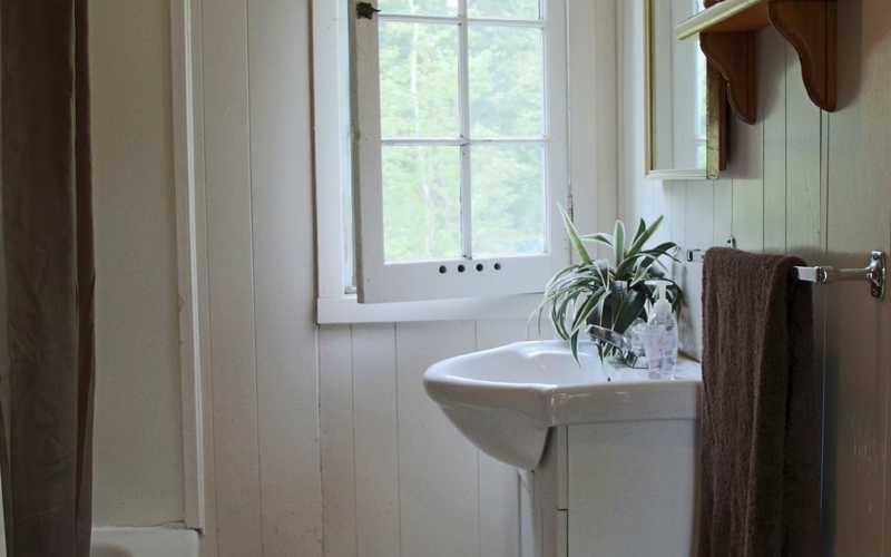 Lost Lake Lodge — Bathroom