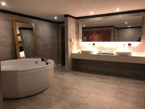 Lot 33 Boutique Hotel — Bathroom