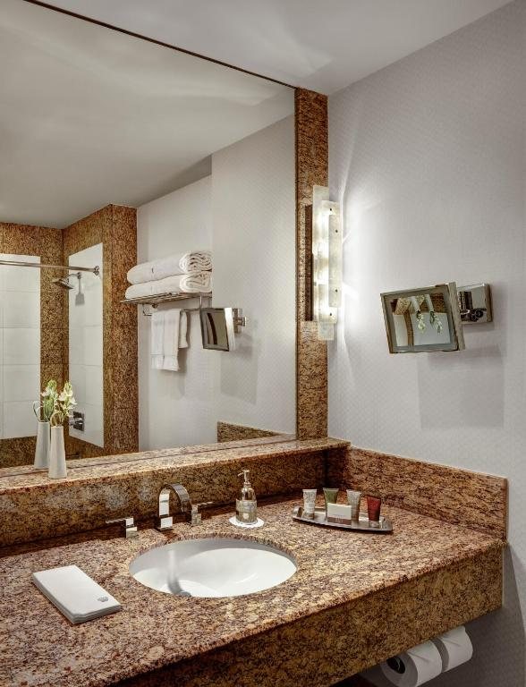 Lotte New York Palace — Bathroom