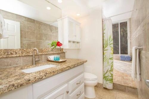 Lotus Honolulu at Diamond Head — Bathroom