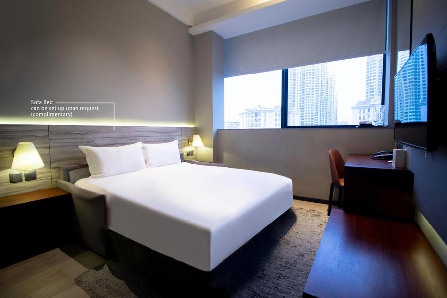 Louis Kienne Service Apartments — Guest room