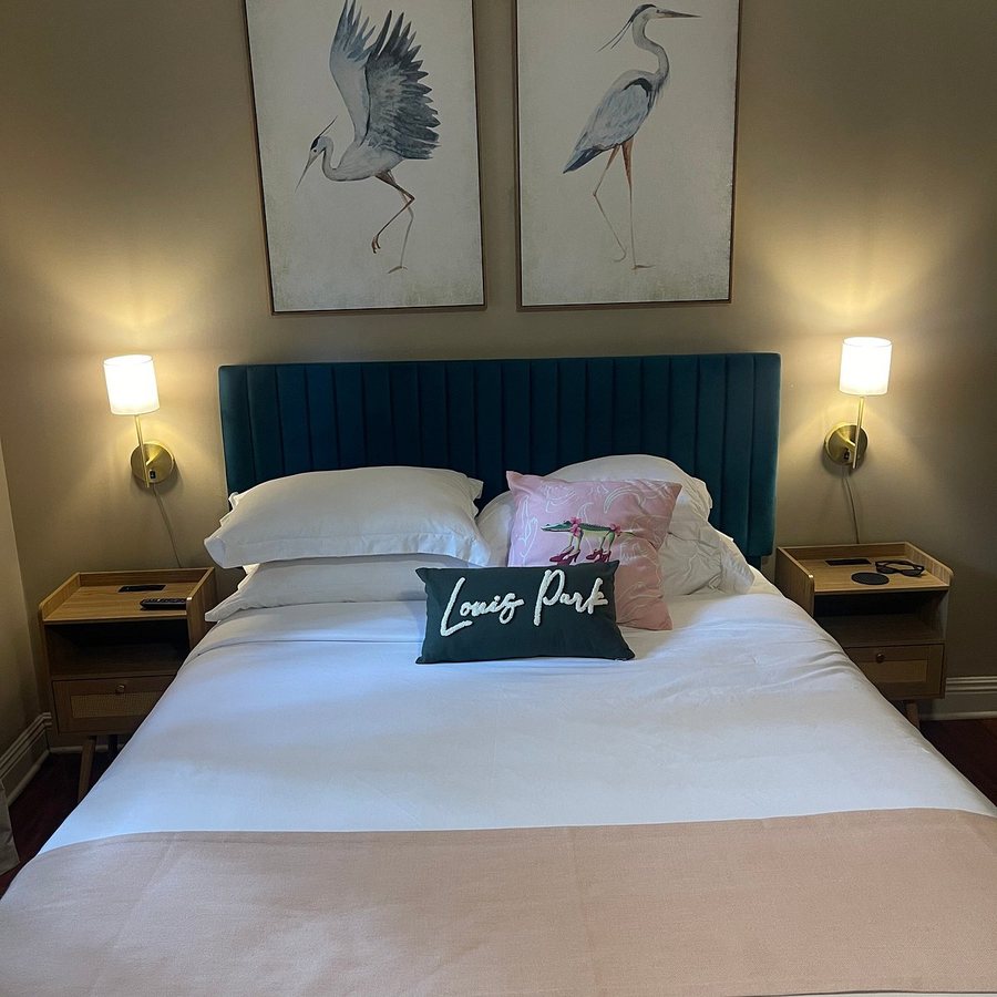Louis Park Hotel — Guest room
