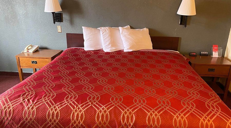 Love Hotels Junction City I 70 Near Fort Riley By OYO — Guest room