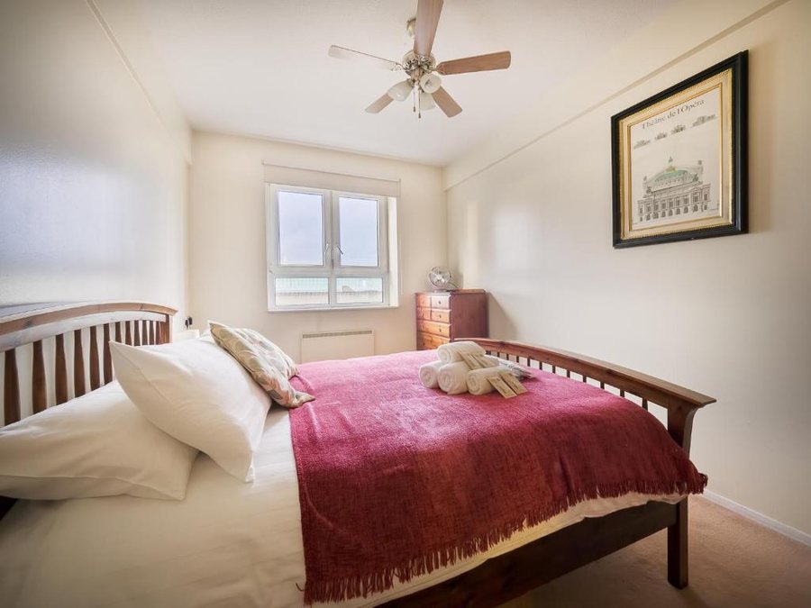 LSE Bankside House — Guest room