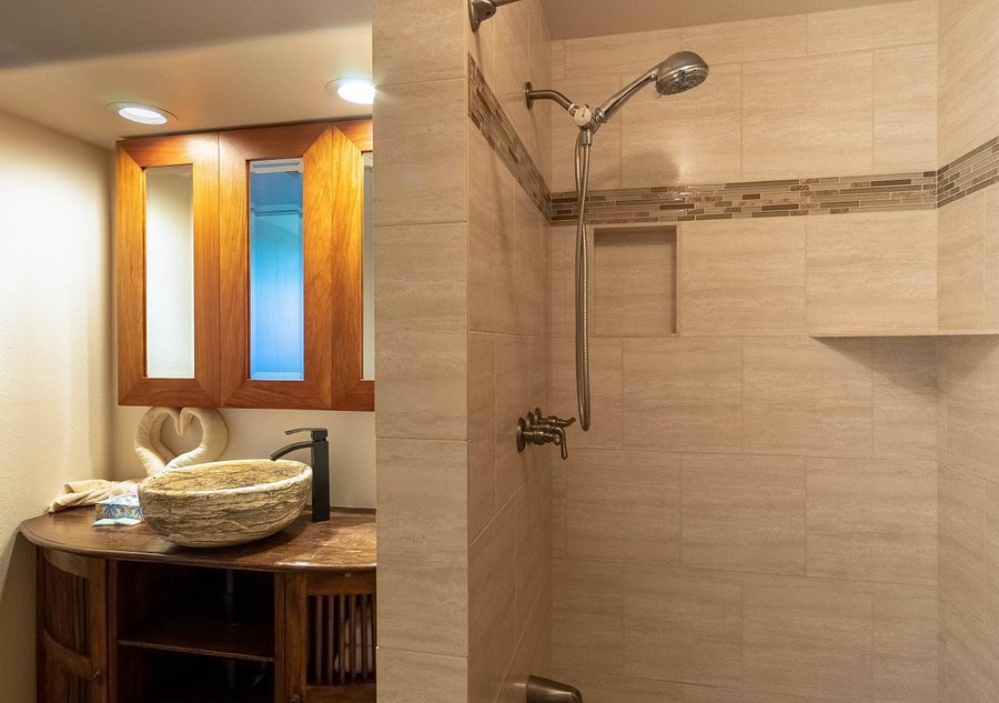 Luana Kai Resort — Bathroom