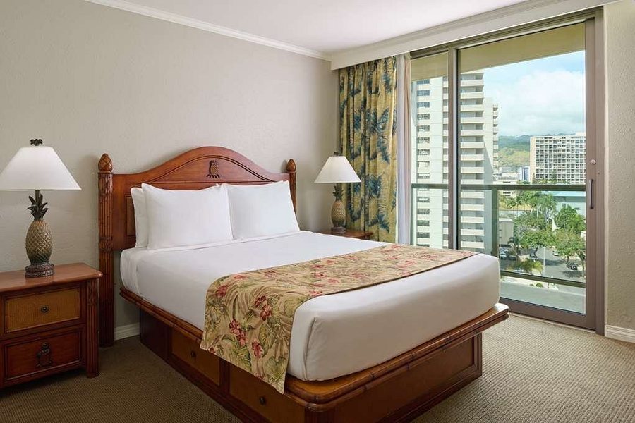 Luana Waikiki Hotel Suites — Guest room