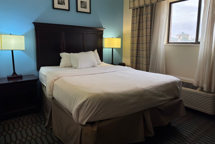 Lubbock Windsor Inn — Guest room