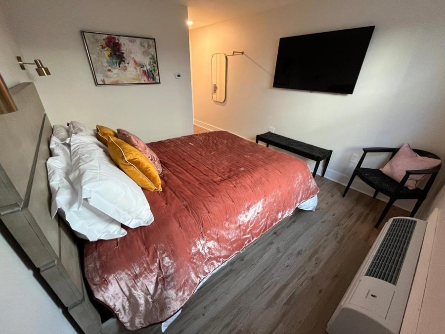 Lucky Inn — Guest room