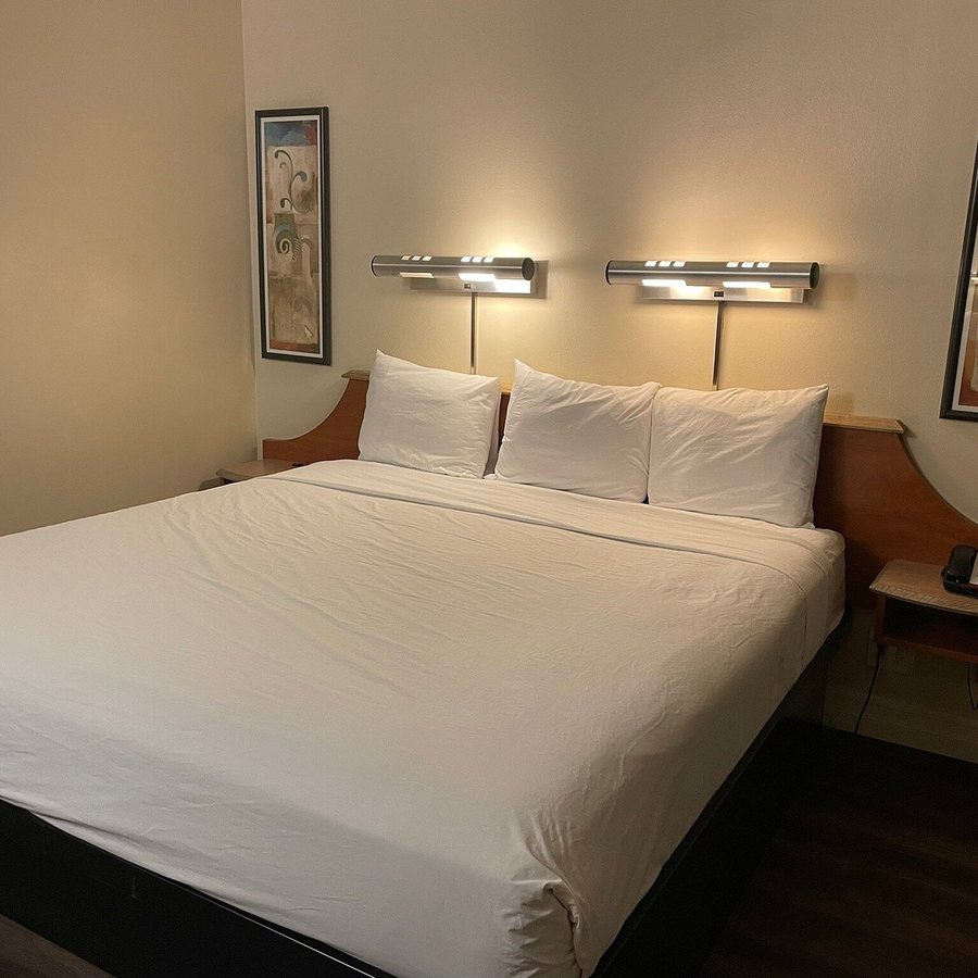 Ludlow Motel — Guest room